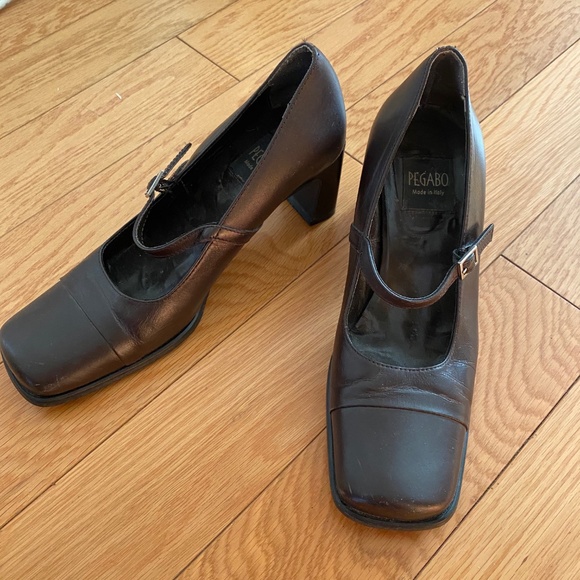 Retro Mary Jane Heels - Picture 1 of 4